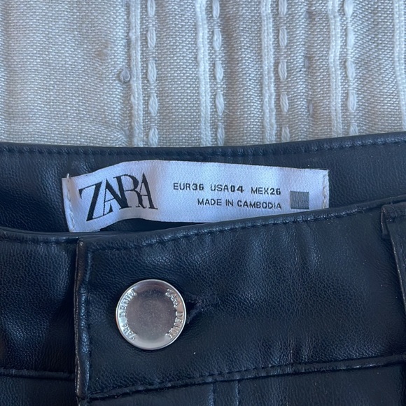 Zara faux leather pants - Picture 2 of 2